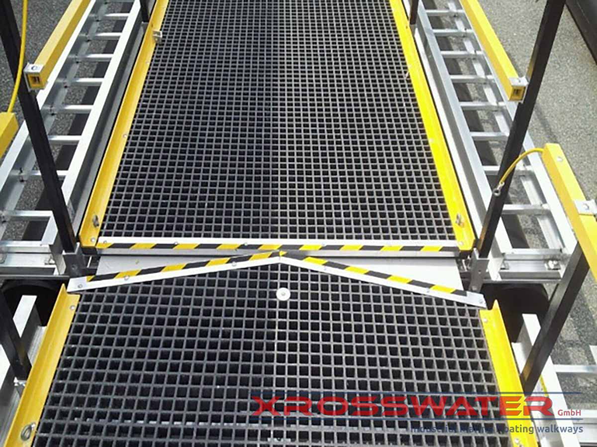 Industrial modular walkways with cable trays